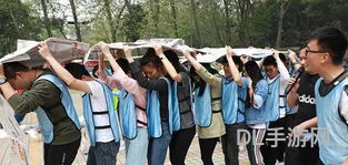 简单又搞笑的集体游戏(活跃气氛的小游戏室内)